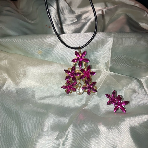 Pink & crystal dangle pendant leather w earrings - Picture 6 of 8